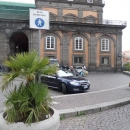 soprintendenza_piazza_trieste_e_trento_area_pedonale_con_auto_blu.jpg