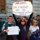 salvini_contestato_a_napoli_3.jpg