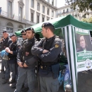 salvini_contestato_a_napoli_polizia_presidia_il_gazebo_2.jpg