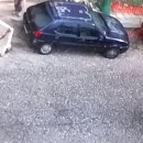 via_del_sole_la_caserma_dei_vigili_viene_usata_come_parcheggio_illegale_dagli_abusivi2.jpg