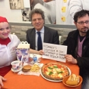 le_pizzaiole_napoletane_contro_mcdonald_s_foto_a_copertino.jpg