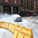 un_auto_prende_fuoco_prima_di_via_chiatamaone.jpg