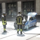 un_auto_prende_fuoco_prima_di_via_chiatamone_intervengono_i_vigili_9.jpg