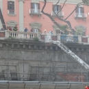 una_persona_cerca_di_gettarsi_gi_dalla_galleria_vittoria_3.jpg