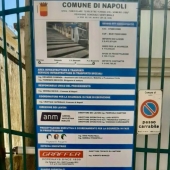 1_napoli_funicolare_di_chiaia_cartello_di_cantiere_senza_date.jpg