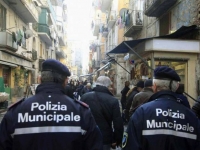1_polizia_municipale_blitz_ambulanti_abusivi.jpg