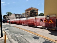 2_vomero_via_luigia_sanfelice_marciapiede_transennato.jpg
