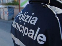 8_polizia_municipale_rifiuti_2.jpg