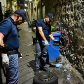 _la_droga_nei_bidoni_e_negli_anfratti_dei_muri_del_quartiere_san_berillo_sequestrati_225_grammi_tra_hashis_e_marijuana_dalla_polizia_di_stato.jpg