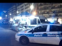 continua_la_lotta_della_polizia_municipale_contro_gli_ambulanti_attorno_allo_stadio_san_paolo.jpg