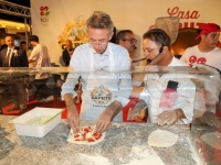 da_sx_sindaco_manfredi_e_pino_celio_pizzaiolo.jpg