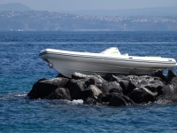 gommone_incagliato_a_ischia2.jpg