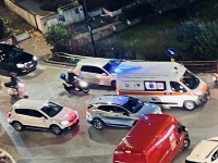 napoli_piazza_medaglie_d_oro_ambulanza_bloccata_nel_traffico.jpg