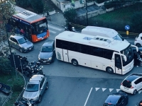 napoli_piazza_medaglie_d_oro_pullman_turistico_16_12_24.jpg