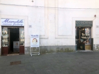 napoli_san_martinoi_due_negozi_del_corallo_ancora_aperti.jpg