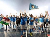 napoli_telecronista_inglese_impazzisce_per_lo_scudetto_e_parla_in_napoletano_video.jpg