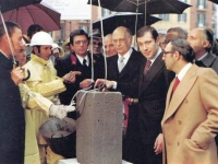 napoli_via_mario_fiore_22_dicembre_1976_posa_prima_pietra_della_linea_1_metropolitana.jpg