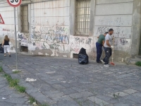 rifiuti_esercito_pulisce_piazzetta_salazar.jpg