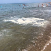 schiuma_mare_baia_domizia_400x421.jpg