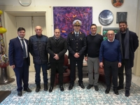 sindaco_de_simone_con_comandante_ossignuolo_e_giunta.jpg