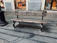 vomero_una_delle_poche_panchine_rimaste.jpg