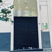 vomero_via_scarlatti_uno_degli_ultimi_negozi_che_ha_abbassato_la_saracinesca.jpg