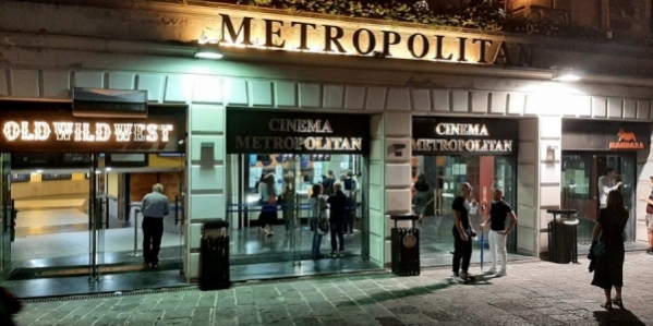 10_napoli_cinema_metropolitan.jpg