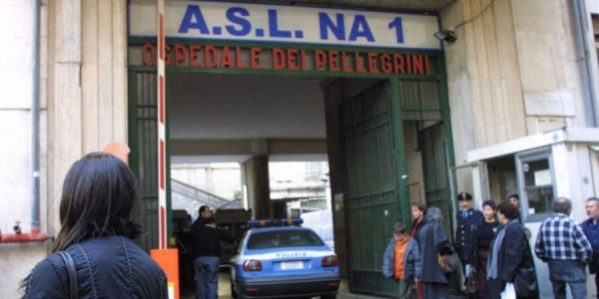 10_ospedale_pellegrini_sabato_di_violenza_rissa_e_vetri_rotti_tra_parenti_dei_malati.jpg