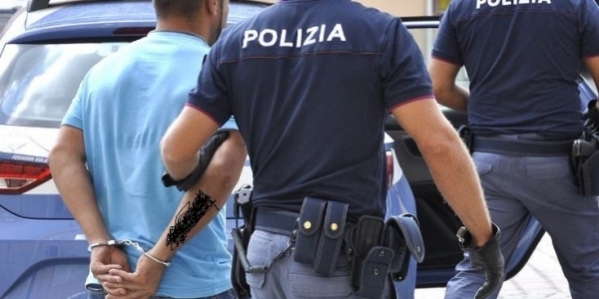 12_polizia_arresto_735x440_1.jpg