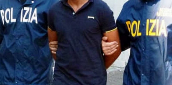 13_arresto_mobile_polizia_salerno.jpg