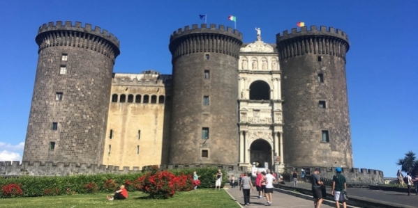 1_maschio_angioino_napoli_1.jpg
