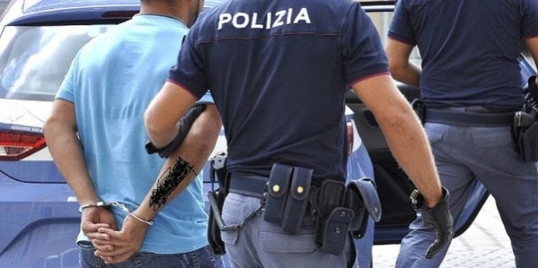 1_polizia_arresto_1.jpg