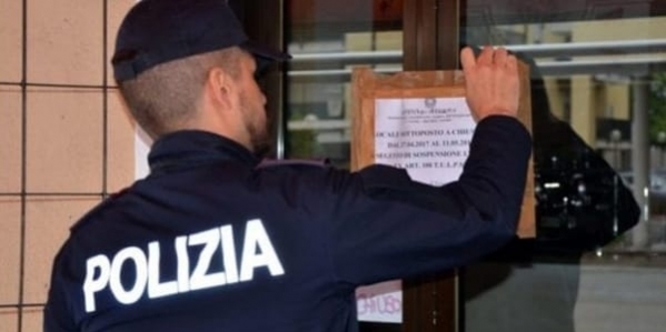 25_polizia_chiusura_ristorante_2.jpg
