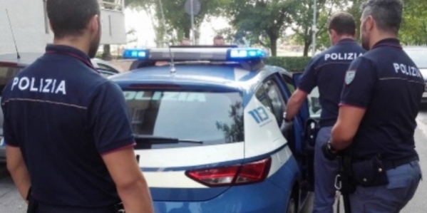 26_volante_polizia_arresto.jpg