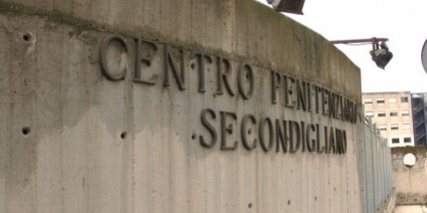 3_carcere_di_secondigliano.jpg