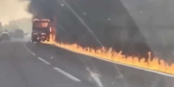 40719_bus_a_fuoco_in_autostrada_autista_lancia_lallarme_e_salva_28_passeggeri_.jpg