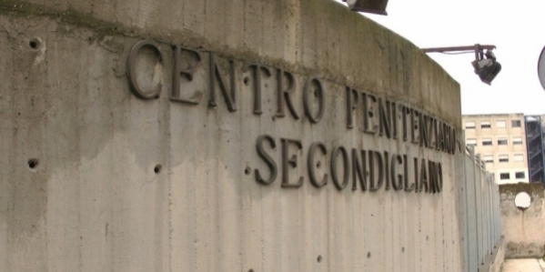 4_carcere_di_secondigliano.jpg