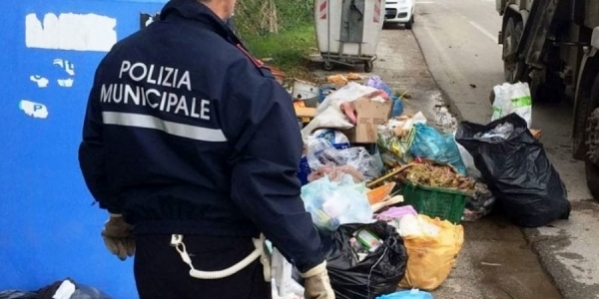 4_rifiuti_multe_polizia_municipale_2.jpg