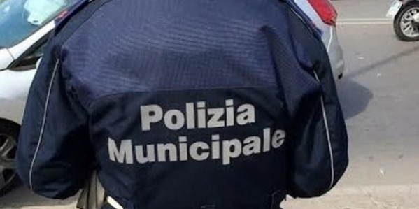 5_polizia_municipale_vigili_urbani_2_e1512481815193_620x350.jpg