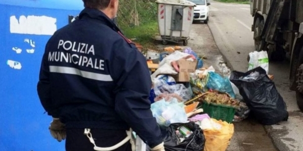 5_rifiuti_multe_polizia_municipale_2.jpg