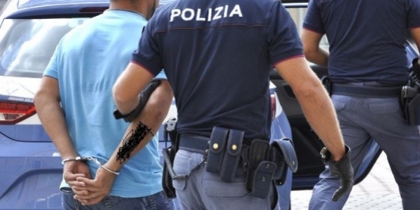 6_polizia_arresto_735x440.jpg
