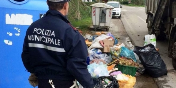 6_rifiuti_multe_polizia_municipale_2.jpg