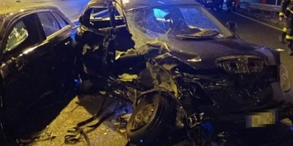 8560628_27071632_incidente_pitera_morto_15enne_6_giovani_feriti_catanzaro_oggi_27_12_2024.jpg