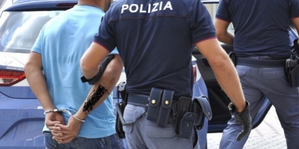 8_polizia_arresto_735x440.jpg