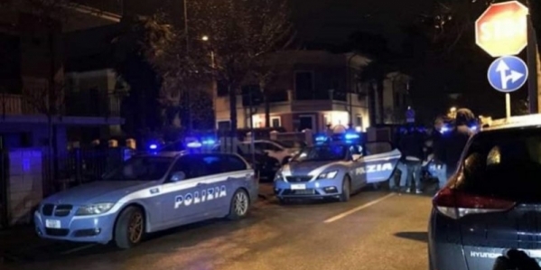 9_a_polizia_notte_1_2.jpg