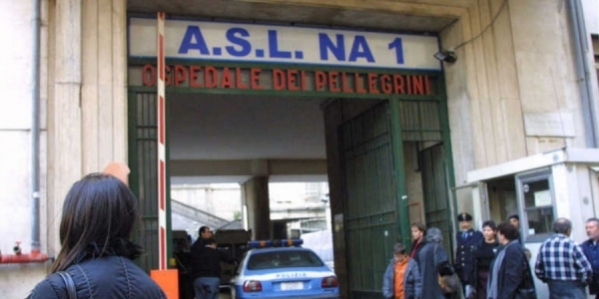 9_ospedale_pellegrini_sabato_di_violenza_rissa_e_vetri_rotti_tra_parenti_dei_malati.jpg