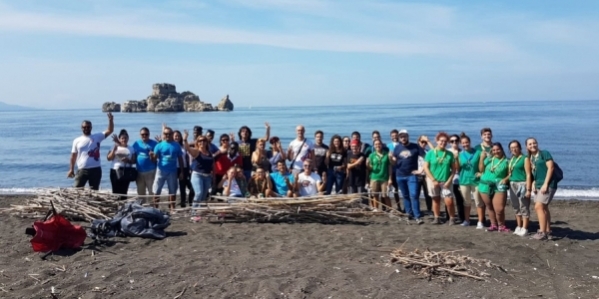 lets_do_it_ripulita_la_spiaggia_di_rovigliano.jpg
