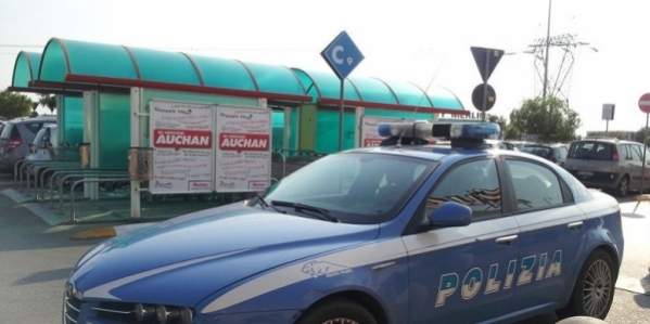 polizia_da_auchan.jpg