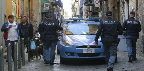 quartieri_spagnoli_si_continua_a_sparare_stesa_in_vico_della_tofa.jpg