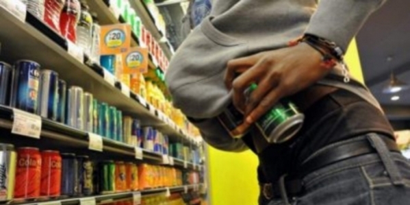 ruba_in_supermercato_1.jpg